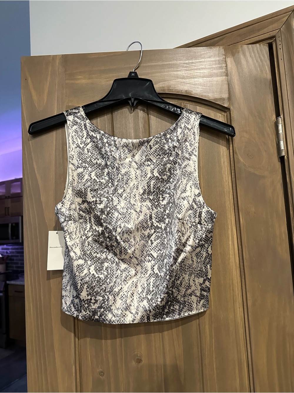 NWT Abercrombie & Fitch Snake Print Sleeveless Crop Top - White, Gray- MEDIUM